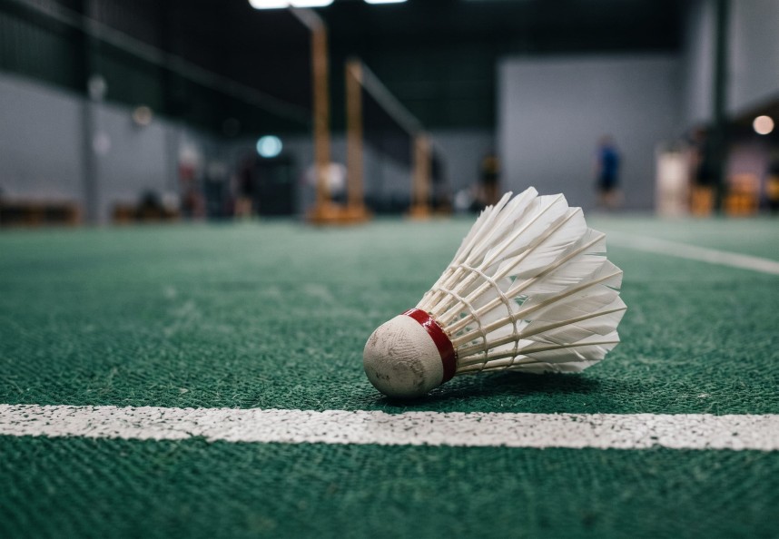 Tension cordage badminton : guide pour mieux jouer