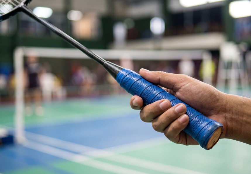 Choisir le bon grip raquette badminton : le guide Elynor